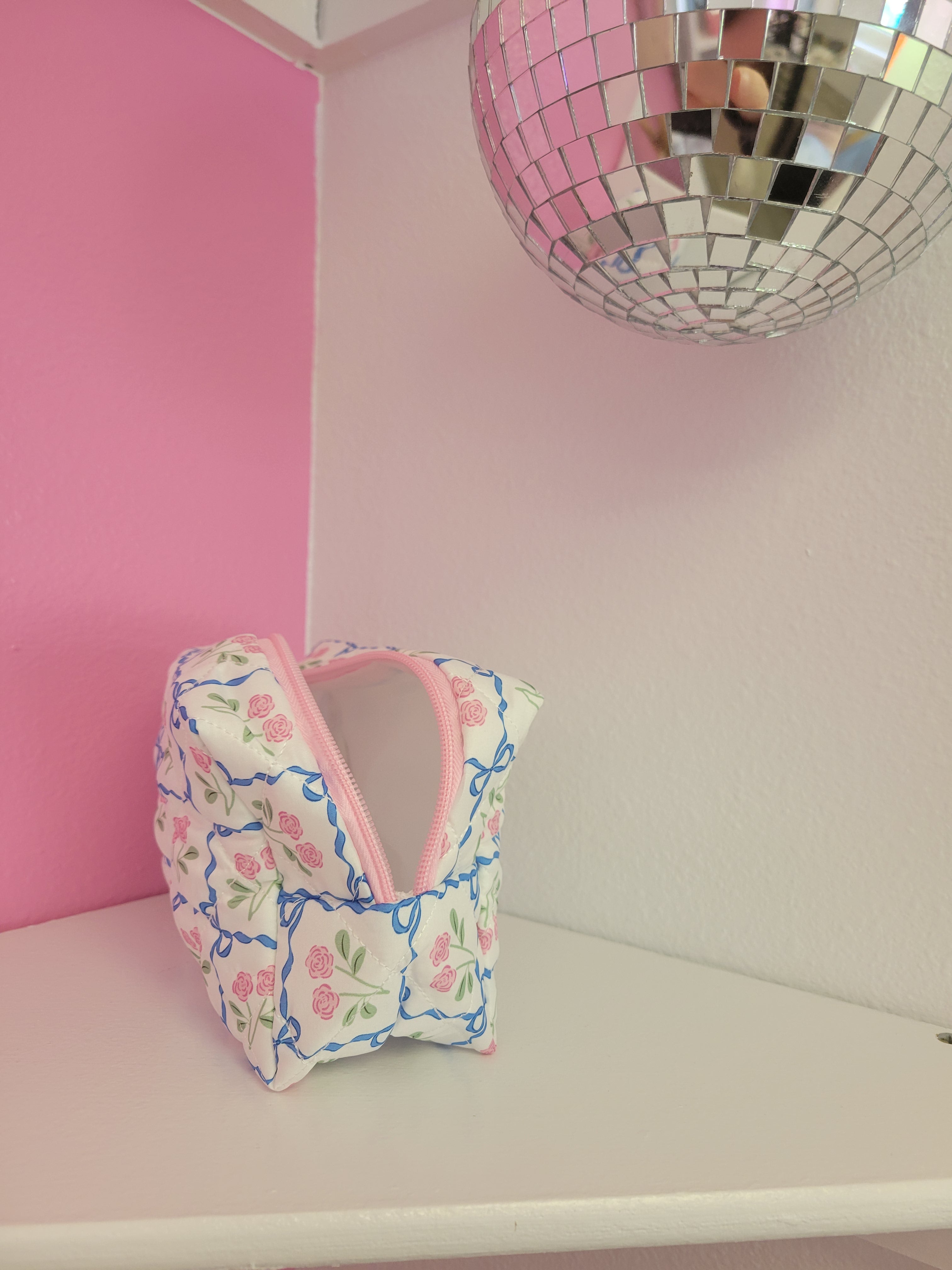 Roses and bow pattern Makeup Bag